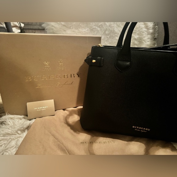 Pre-Owned Authentic Burberry Medium Banner House Check Derby Black Leath… - Picture 1 of 15